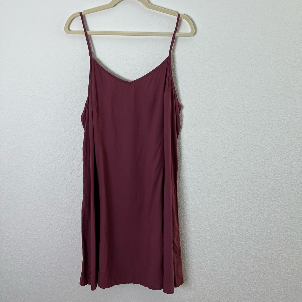 Womenās Burgundy Mini Slip Dress - Elegant Spaghetti Strap